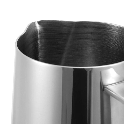 VEVOK CHEF stainless steel milk frothing pitcher with a dripless spout, designed for smooth and controlled pouring without spills. Perfect for precise milk frothing and latte art.